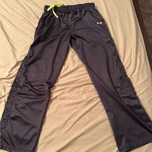 Under Armour men’s xl sweatpants dark grey, almost black.